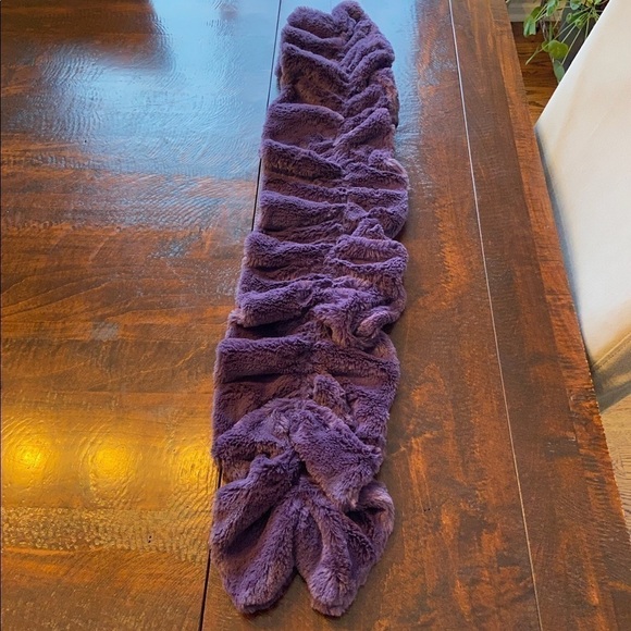 𝅺bundle of 2 Minky Scarves - Picture 4 of 10
